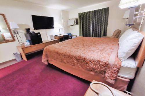 Love Hotels Staples by OYO at HWY 10 MN in Motley, USA