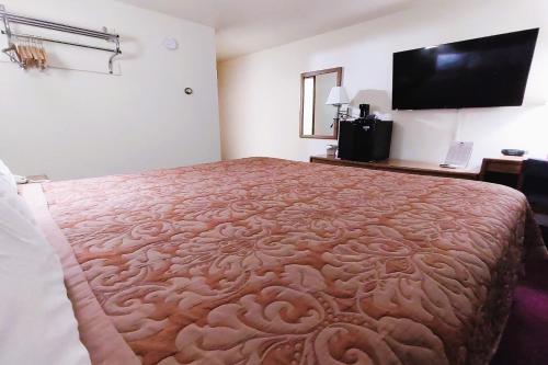 Love Hotels Staples by OYO at HWY 10 MN in Motley, USA