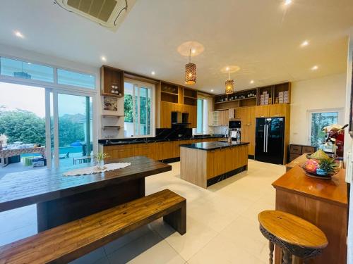 Kitchen, Private Mansion Poolvilla, Koh Chang, in Dan Mai
