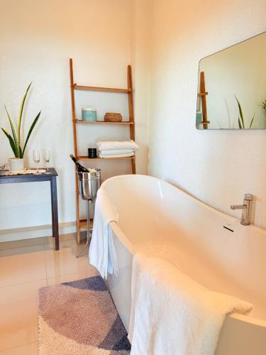 Bathroom, Private Mansion Poolvilla, Koh Chang, in Dan Mai