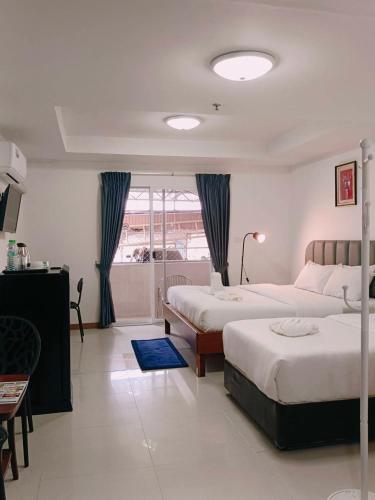 room detail thumbnail 1