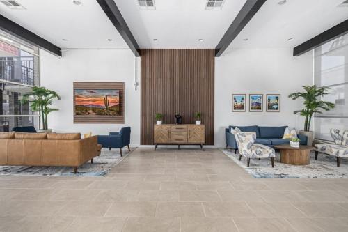 Tempe Oasis - Photo 1