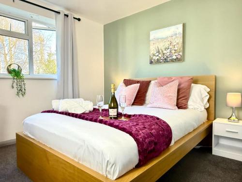 Exterior view of Stylish 3-Bedroom House with Garden & Free Parking's, Prime location with private garden