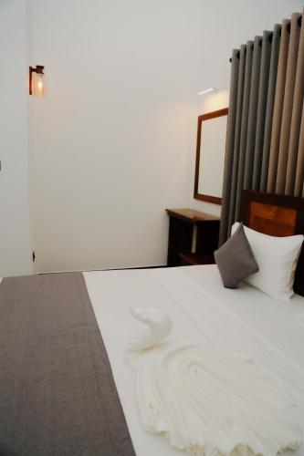 Three-Bedroom Apartment with Balcony image 10