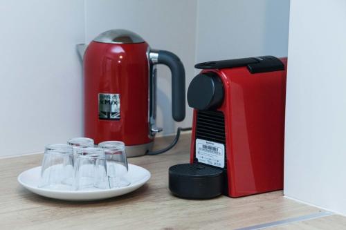 Pagrati Urban Oasis Getaway 2Bd Apt with Balcony - main image