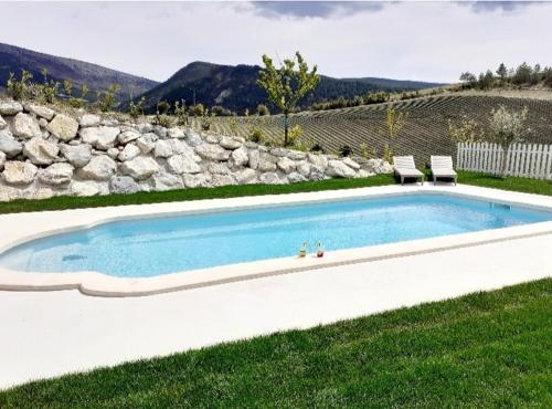 Peldbaseins, Gîte Pousada Tropical (Gite Pousada Tropical) in La Motte-Chalancon