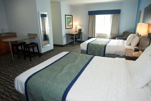 One-Bedroom Suite with Two Queen Beds