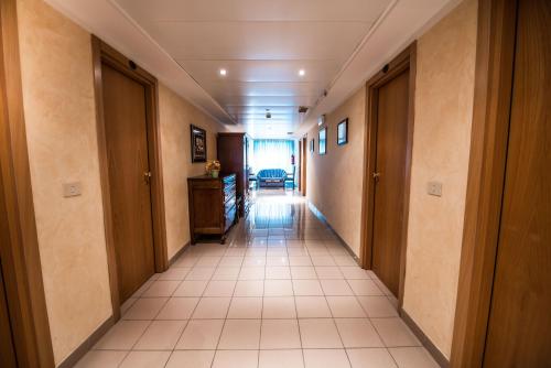Hotel Johnson - image 6