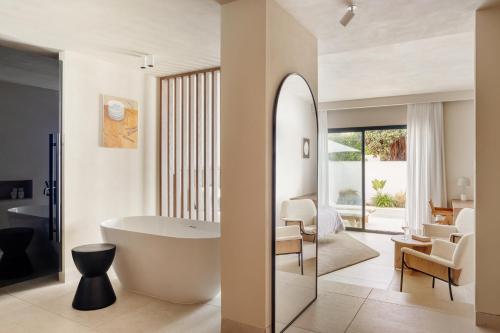 room detail thumbnail 1