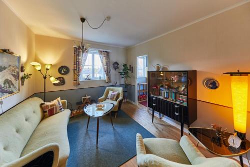 Vintage Wohnung am Wald Uni-nah Parkplatz, Hey, 1958!