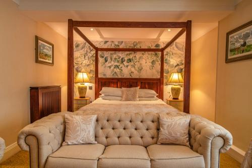 Hollins Hall Hotel, Spa & Golf in Leeds Bradford Airport and Nearby