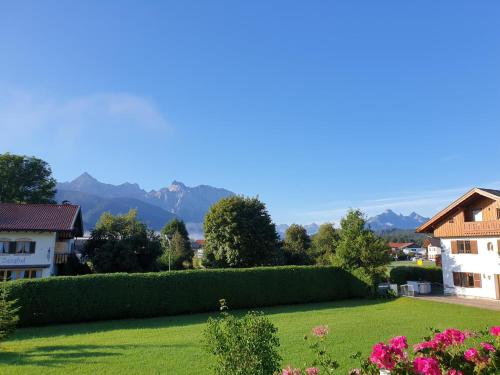 Apartment with Mountain View