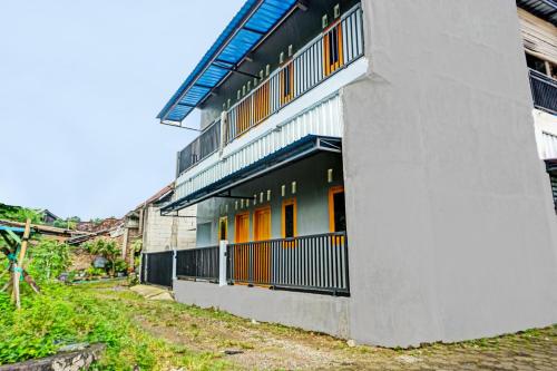 Hotel O Kost Pak Suyatno Syariah, Madiun
