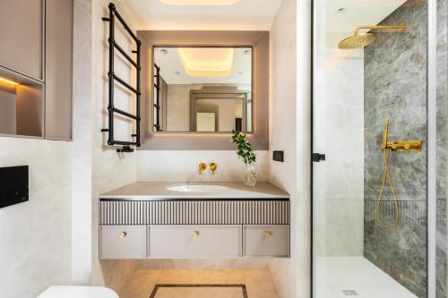 Art Boutique Aparthotel - Tap to explore photos