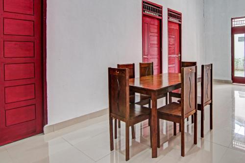 Lobby, Hotel O Wisma Cendana Syariah Near PASAR FLAMBOYAN in Tuah Karya