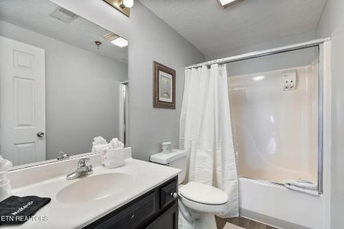 River Place Condos 611 3BD - image 13