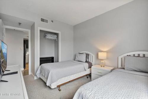 River Place Condos 611 3BD - image 6