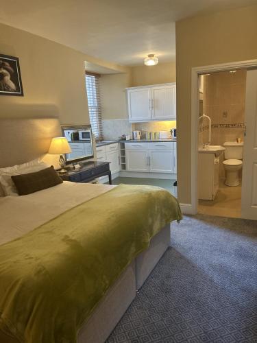 Moresby Hall - image 14