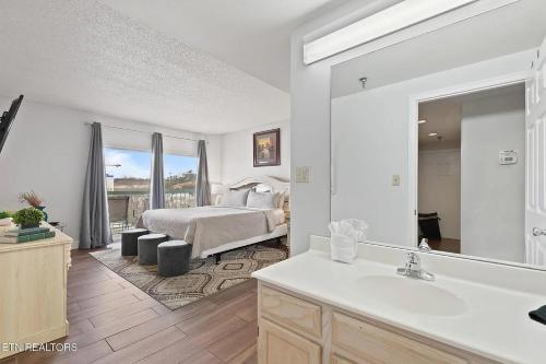 River Place Condos 610 3BD - image 10