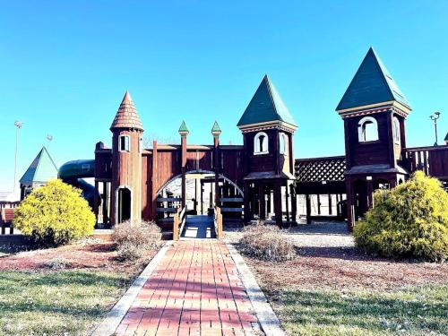 Emerald - GREAT PARK, 3br, Yard, Pet-Friendly