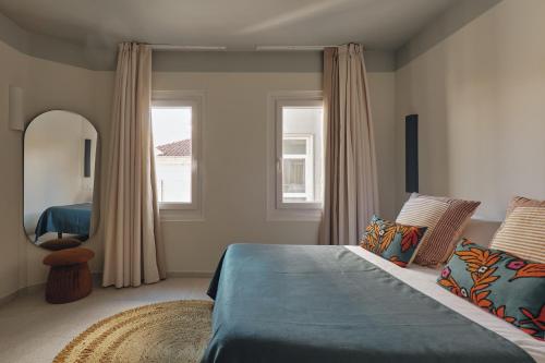 Standard Double Room image 6