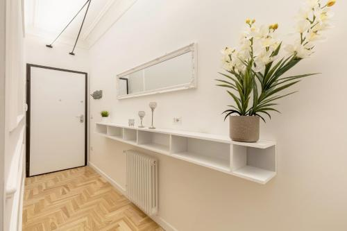 Hostly-Puccini Luxury Home-Near Colosseum & Trevi, Рим (фото 3)