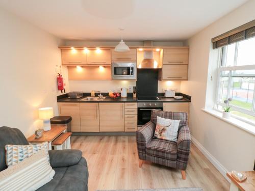 Sunny Bay - image 11