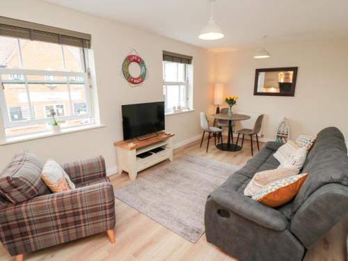 Sunny Bay - image 13