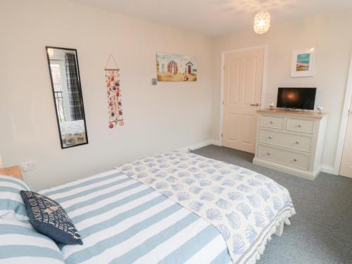 Sunny Bay - image 12