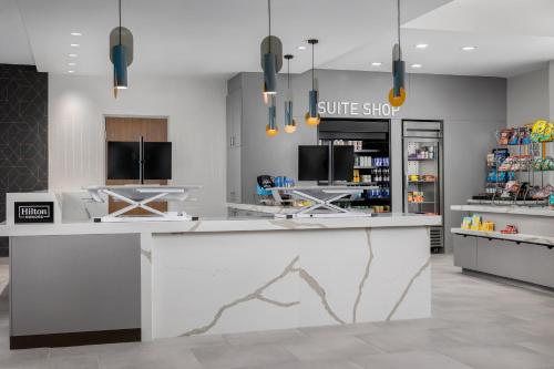 Homewood Suites by Hilton Newport Cincinnati - image 3