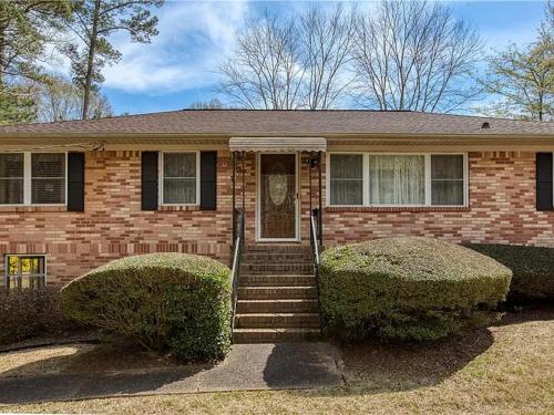 Spacious 4BR Retreat in Vibrant Smyrna Near Lakes in Smyrna, USA