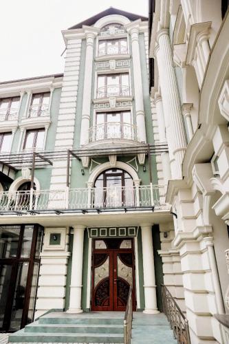 Bejárat, Панський Двір 2 (Панськии Двір 2) in Chernivtsi