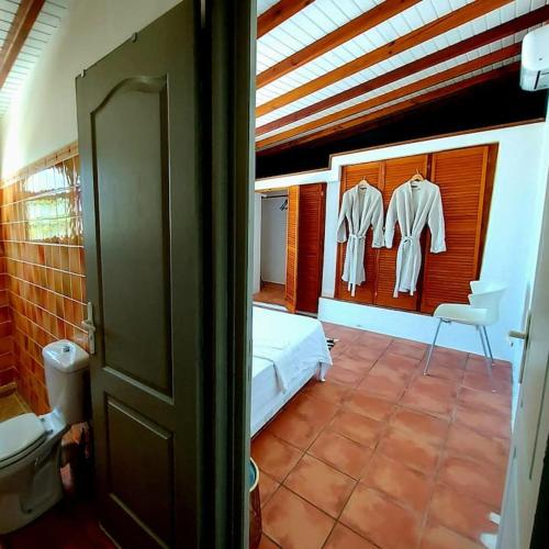 Simpson Bay Hill eco friendly caribbean cottage in ケイ ベイ