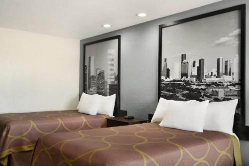 Super 8 by Wyndham Houston/Dtwn/I-610 - image 14