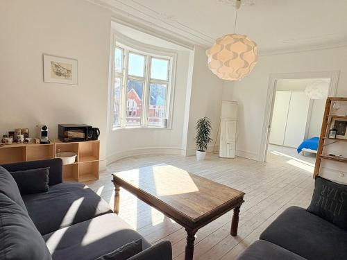 190 m2, 3 bdr Nørrebro apartment, Kopenhaga