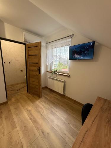 Apartament z tarasem i pokoje KLIMATYZOWANE -Drozdówka Solina, Solina (fotografie 5)