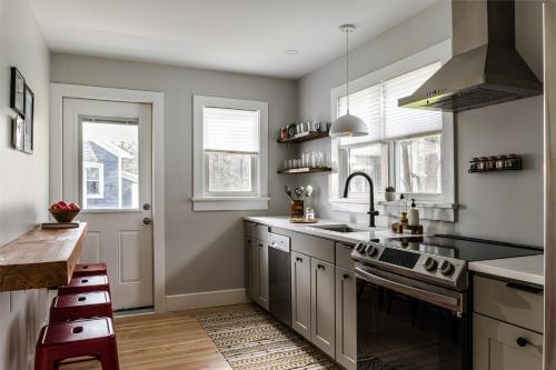 廚房, Perch Cottages #15 - Mountain Views, Sauna, Private Creek Access in 尚達肯 (NY)