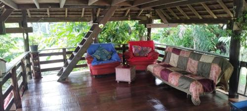 Maison en bord de rivière (Maison en bord de riviere) in แซ็ง-โลร็อง-ดู-มาโรนี