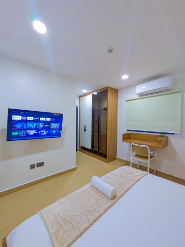 One-Bedroom Apartment with Balcony image 1