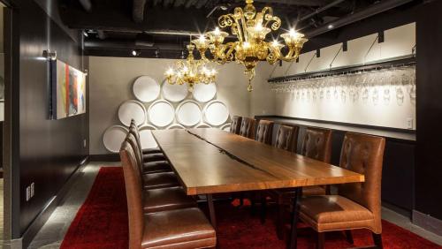 667024636 Kimpton Hotel Vintage Portland by IHG