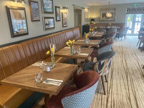 The Britannia Inn & Waves Restaurant - image 7