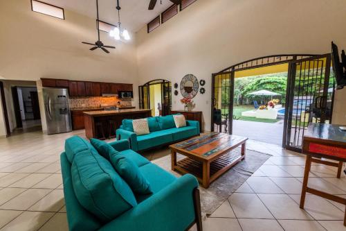 Villa Tropical By Vacation Pura Vida in Esterillos Este