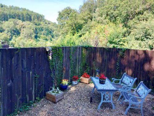 Walker's Rest in Newland