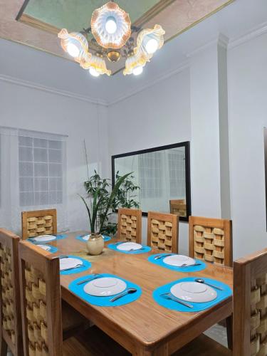 35 Amistad Guesthouse for family of 20 guest