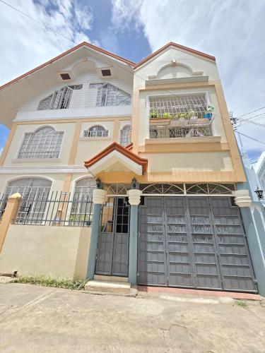 35 Amistad Guesthouse for family of 20 guest, Baguio