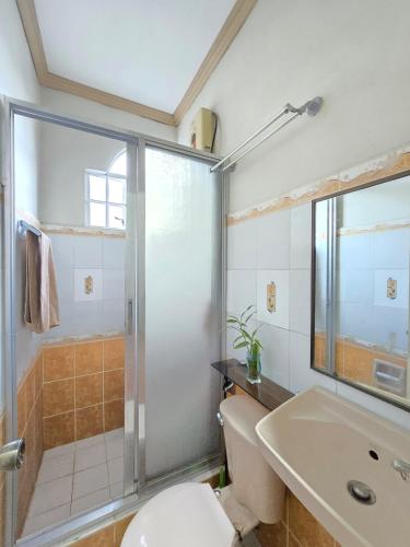 35 Amistad Guesthouse for family of 20 guest