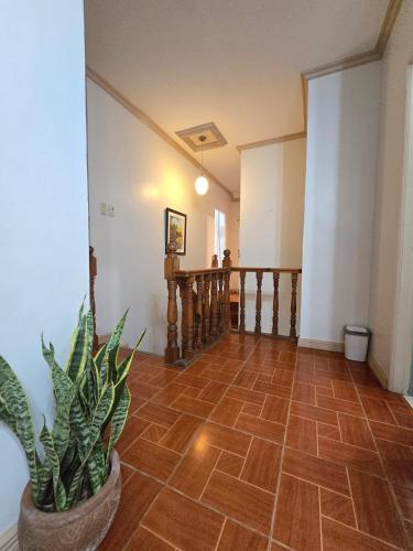 35 Amistad Guesthouse for family of 20 guest