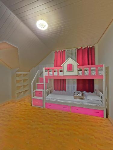 35 Amistad Guesthouse for family of 20 guest