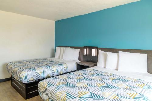 2 double beds