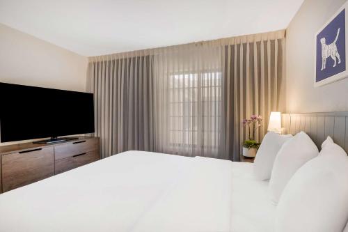 2 bedrooms, 4 beds